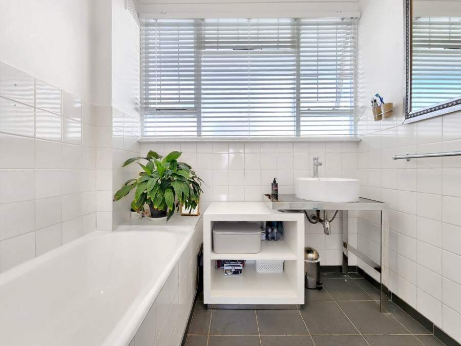 To Let 1 Bedroom Property for Rent in Sea Point Western Cape